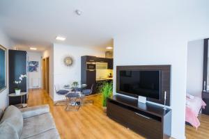 MyFlat Club 218 Gold7 Wellness Apartment