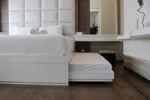 Modern and Spacious Studio at Jarrdin Cihampelas Apartment By Travelio