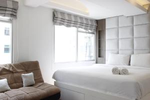 Modern and Spacious Studio at Jarrdin Cihampelas Apartment By Travelio