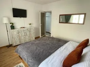 Apartament Husi - Levo