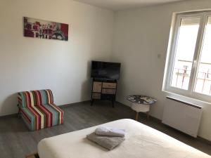 Sejours chez l'habitant Grande chambre cote jardin : photos des chambres