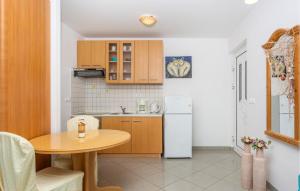 Amazing Apartment In Icici With Wifi 