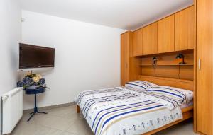 Amazing Apartment In Icici With Wifi 