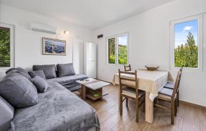 1 Bedroom Gorgeous Apartment In Zlarin 