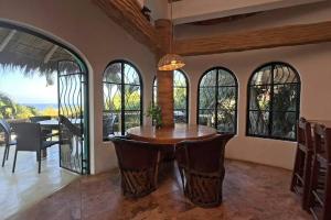 Sayulita Mexican Retreat - 3BR - Ocean & Mountain Views, Great Location, WifI