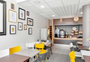 Hotels B&B HOTEL Dunkerque Centre Gare : photos des chambres
