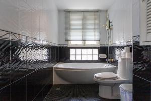 Private Pool Villa Resort style, Heart in bkk ,metro,cabaret show,RCA, jodd fair,chatuchak