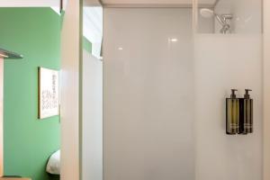 Maxhotel Amsterdam Airport Schiphol - Recently Renovated