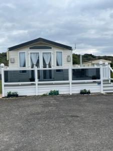E3 2 BED DELUXE SANDFIELD NEXT To THE GOLDEN PALM