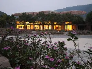 Fifth Season Retreat - Ấp Ðông Ðô