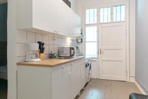 Antique Chic 2BR Apt Getaway in a Historic Setting