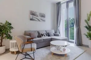 Sahab - Stunning 1BR with Terrace at the Bolivard - Al Suyoh