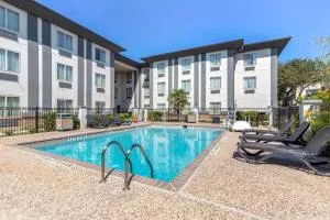 Best Western Medical Center North Inn & Suites Near Six Flags - Kerrville