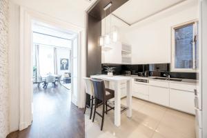 Exclusive City Center Elizabeth Grand Suite w 3BEDRM