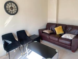 Holland 2 weeks plus Apt -No party please