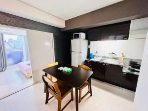 島之内に位置する2Ldk 心斎橋まで徒歩2分 長堀橋駅の地下鉄出口まで5分