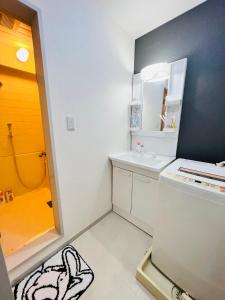 島之内に位置する2Ldk 心斎橋まで徒歩2分 長堀橋駅の地下鉄出口まで5分