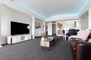 Modern 3-Bedroom House in Vibrant Neighborhood - Launceston