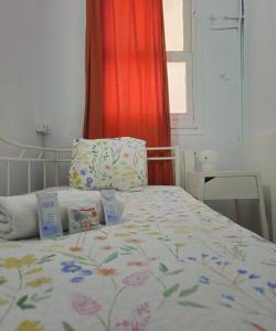 Single Room with Bathroom room in Central and Basic Solarium