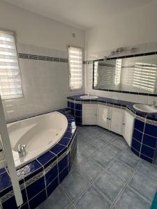 Villa avec piscine, climatisation et studio indépendant