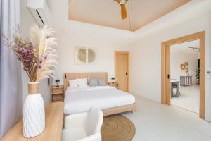 Villa Plunge Modern 2-Bedroom with Private Pool