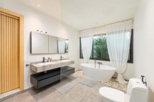 Villa Plunge by Tropiclook