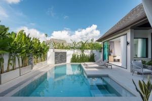 Villa Plunge by Tropiclook