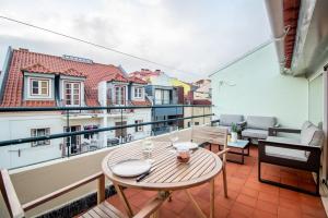 Charming 1BR with Terrace Views of Bridge | By Airnest