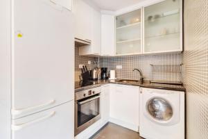 Charming 1BR with Terrace Views of Bridge | By Airnest