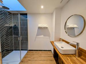 Hotels The Originals Boutique, Grand Hotel Saint-Pierre, Aurillac : Chambre Double Privilège