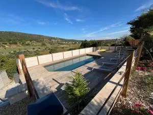 Gite Aigues Vives - Les Jardins - Saint-Saturnin-de-Lucian