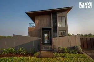 StayVista at Villa De Suku with Pool, Balcony - Parali