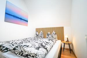 Ferienwohnungen Meerfarbig Zingst - HAUSTIERFREI -Terrasse mit Strandkorb oder Balkon - Glasfaser - Parkplatz - Fahrradschuppen - Waschtrockner - E-Ladesäule- ruhig und zentral - Nichtraucher