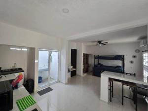 Excelente estudio en el centro