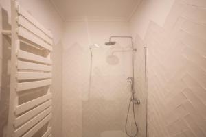 EG42B - Piso modernista 6 pax con WIFI en centro Barcelona