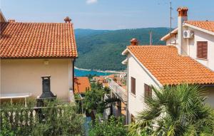 2 Bedroom Beautiful Apartment In Rabac 