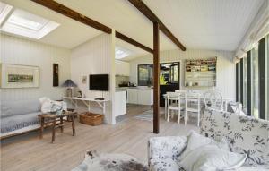 2 Bedroom Nice Home In Vejby