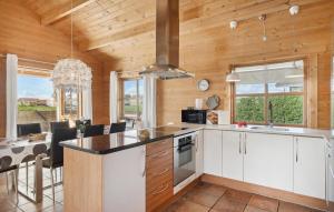 Stunning Home In Vinderup With Kitchen