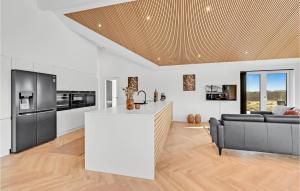 Awesome Home In Harboøre With Kitchen