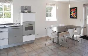 Three-Bedroom Holiday Home In Blavand