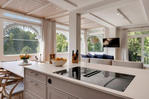 Entire Luxury flat with sea view spa pool sauna