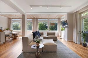 Entire Luxury flat with sea view spa pool sauna