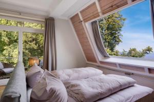 Entire Luxury flat with sea view spa pool sauna