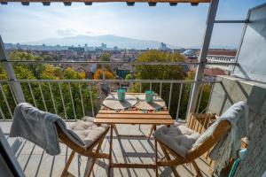 Bright 1BDR with Balcony