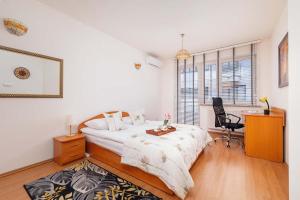 Bright Apartment near ICE Kraków with Air Conditioning and Parking by Noclegi Renters