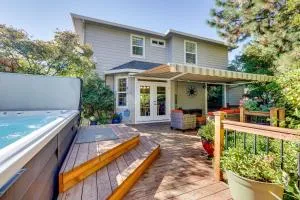 Spacious Home with Swim Spa and Deck in Medford! - Eagle Point