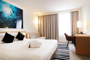 Executive Double Room with Sofa Bed room in Novotel Antwerpen