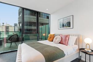 Central Entertainer with Panoramic City Views