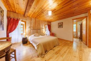 Maisons de vacances Moulin du Bateau - Gite de Charme - Piscine - Nature : photos des chambres