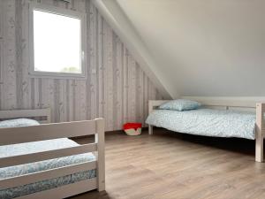 Maisons de vacances Les dunes, maison neuve 8 p bien equipee jardin clos, parking, garage a 850 m de la plage et centre bourg, sur plages du debarquement pres Arromanches et Bayeux : photos des chambres